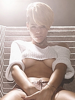 Szexi meztelen celebek - Rihanna