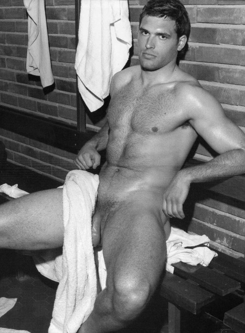 Sexy Male Naked Athletes - Sean Lemont Sexy Sean Lamont showing his tasty meaty package in a photo shoot