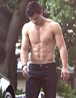 naked-male-celebrities-taylor-lautner